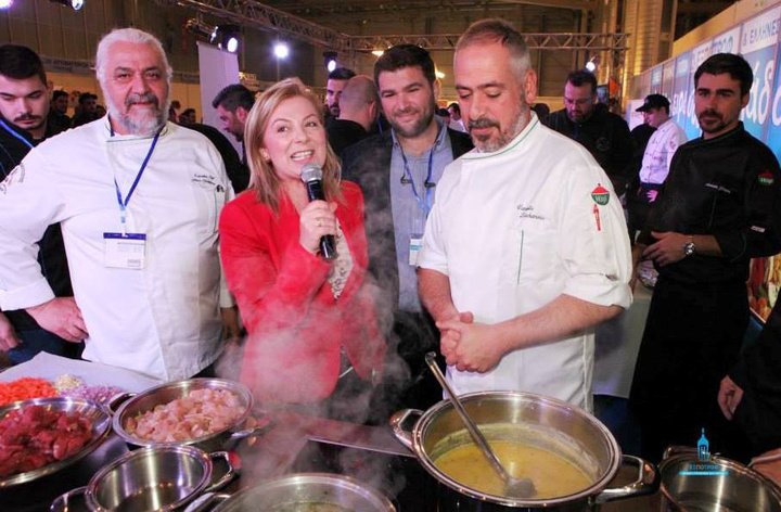 Στην  έκθεση  ΕΞΠΟΤΡΟΦ με τη σεφ Ντίνα  Νικολάου