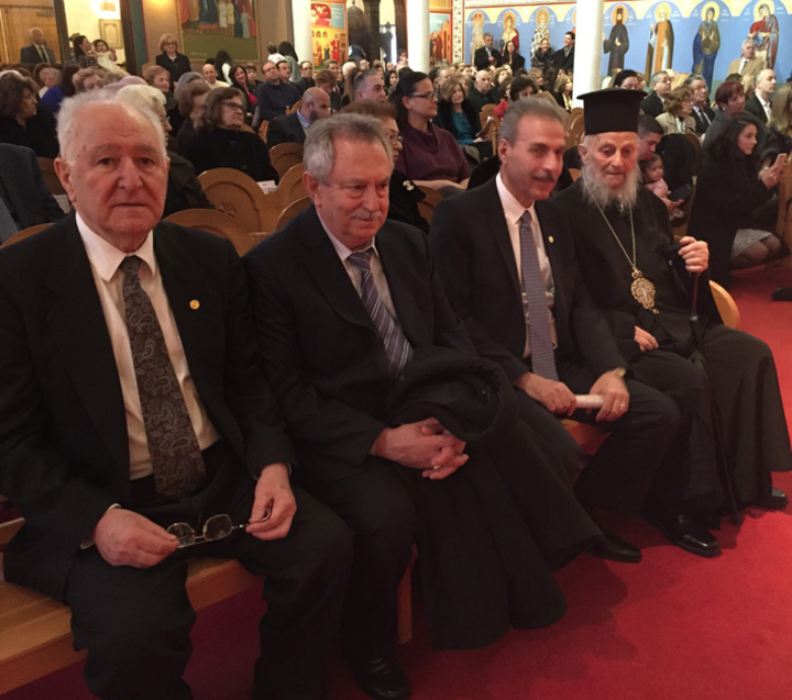  (από δεξιά), ο Πάτερ Ιωάννης με τους Βάσο Χαλκιά (πρόεδρο),  Ανδρέα Διάκο (αντιπρόεδρο), Μανώλη Κασσώτη (ιδρυτικό μέλος του Ιδρύματος)