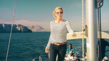 Γιάννα Νταρίλη: Με ένα ιστιοπλοϊκό "διαφημίζει" τα ελληνικά νησιά 