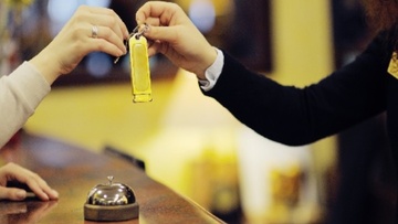 Αύξηση στις αποδοχές των ξενοδοχοϋπαλλήλων