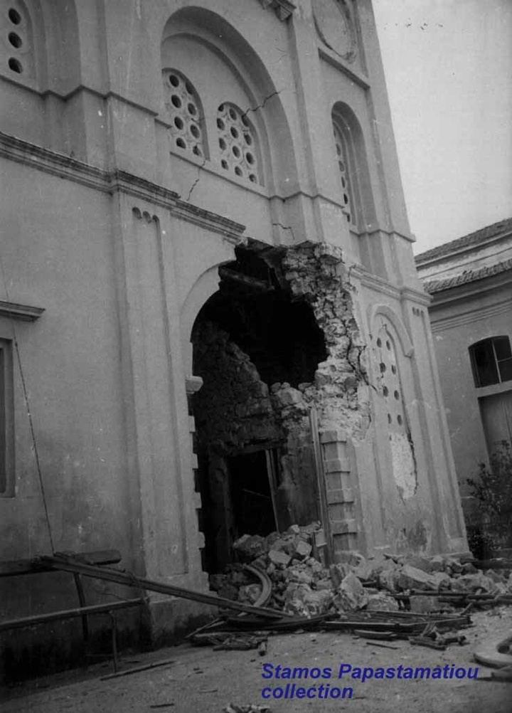 Κατεστραμμένη η κεντρική είσοδος της εκκλησίας της Μητρόπολης