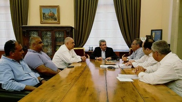 Συνάντηση Γ. Χατζημάρκου και Χ. Μπάρδου με τον Σύνδεσμο Ιδιοκτητών Ταξί Ρόδου, για θέματα που απασχολούν τον κλάδο