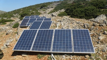 Εγκατάσταση φωτοβολταϊκών και ανεμογεννητριών σε Κίναρο και Λέβιθα από την 80 ΑΔΤΕ