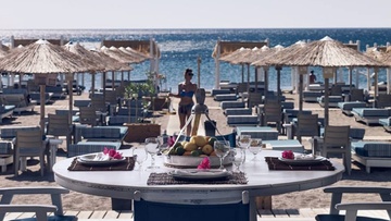 Ο dj Στέλιος Σαρικάς  στο Ammades Beach Bar