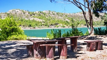 Εθελοντικός καθαρισμός και κλάδεμα του δρόμου από  την περιοχή «Λιμνί» προς «Φούρνους» Απολακκιάς