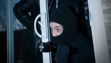 Διαρρήκτες ακινητοποίησαν ηλικιωμένη στο Παραδείσι και άρπαξαν 1.900 ευρώ