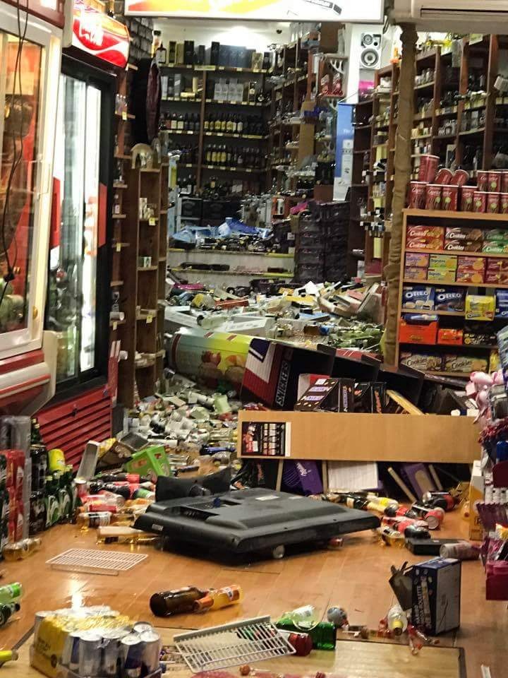 Γυαλιά – καρφιά έγιναν όλα μέσα σε ελάχιστα δευτερόλεπτα.  Οι υλικές ζημιές ανυπολόγιστες από την οργή των... Ρίχτερ.
