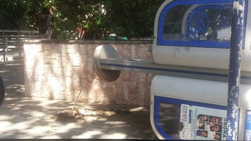 "Τουμπαρισμένος" τηλεφωνικός θάλαμος του ΟΤΕ