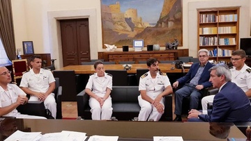 Στον Περιφερειάρχη ο κυβερνήτης και μέλη του πληρώματος, του ιστιοφόρου του Ιταλικού Πολεμικού Ναυτικού «Palinuro»