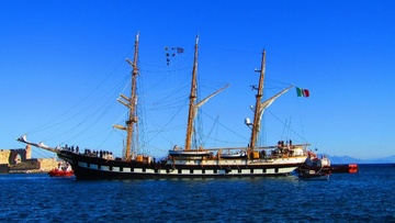 Θερμή υποδοχή στο Palinuro, το πλοίο σύμβολο του Ιταλικού Πολεμικού Ναυτικού, από τη Διεύθυνση Τουρισμού του Δήμου Ρόδου