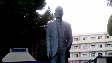 Το παράπονο του Εθνάρχη στο Μαντράκι ! 