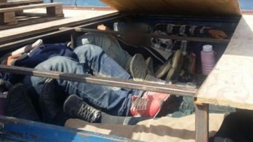 Οδηγός φορτηγού είχε κρύψει 10 αλλοδαπούς σε ειδικά διαμορφωμένη κρύπτη