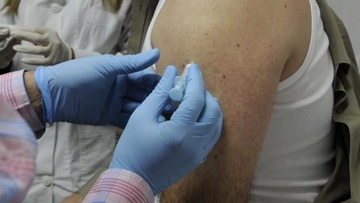 Αυξημένη η τοξικότητα  της φετινής γρίπης - Ποιοι και πότε πρέπει να εμβολιαστούν