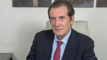 «Συχνά μου ξεφεύγουν μερικά "γαλλικά"…»!
