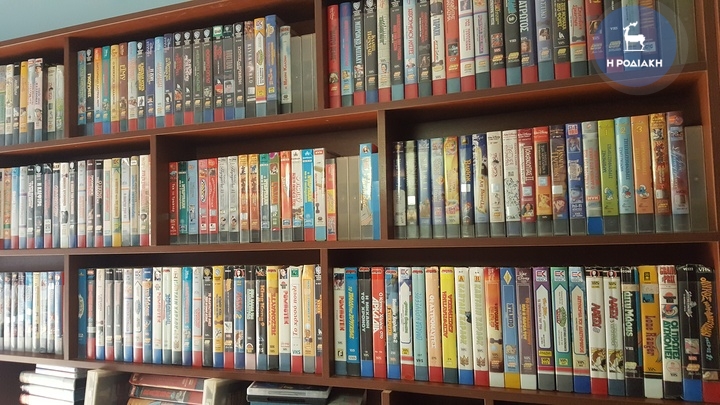 Σε πάνω από 3.000 υπολογίζονται οι βιντεοταινίες του Μάριου.   Τακτοποιημένες και αριθμημένες. Μία προς μία. 