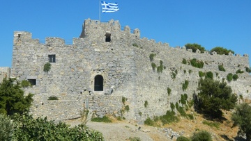 «Kαι επί πάσι τούτοις μεταξύ ημών και υμών, χάσμα μέγα εστήρικται»