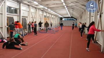 Κλειστός στίβος  και στη Ρόδο