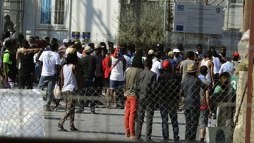 Να τεθεί «ένα τέλος στην πολιτική περιορισμού»  των προσφύγων στα ελληνικά νησιά, ζητούν 20 ΜΚΟ