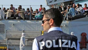 Οι διακινητές χρησιμοποιούν ιστιοφόρα για τη  μεταφορά προσφύγων από την Τουρκία στην Ιταλία