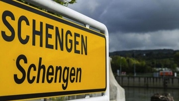 Η κυβέρνηση Τσίπρα μας σπρώχνει εκτός ζώνης Σένγκεν