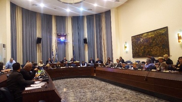 Μια συνεδρίαση με εντάσεις και αντεγκλήσεις