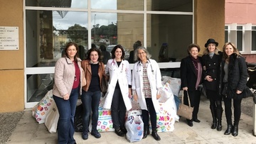 Παιχνίδια και ρούχα δώρισαν τα μέλη του Ομίλου Inner Wheel Ρόδου στη Παιδιατρική Κλινική του Νοσοκομείου Ρόδου