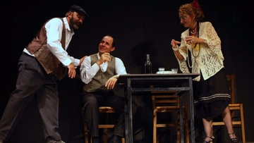 Κατάμεστο το Δημοτικό Θέατρο στην παράσταση "Στα βήματα του Αλέξη Ζορμπά"