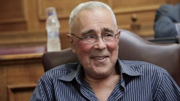 Την παραίτησή του θα υποβάλλει ο υφ. Παιδείας Κ. Ζουράρις μετά τις χυδαίες εκφράσεις κατά των ομάδων ΟΛΥΜΠΙΑΚΟΥ και ΑΡΗ