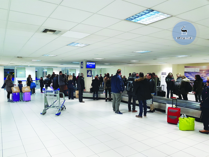 Για περισσότερη από μισή ώρα περίμεναν βαλίτσες οι επιβάτες της βραδινής πτήσης της Δευτέρας στο αεροδρόμιο “Διαγόρας”