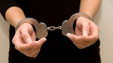 Συνελήφθη γυναίκα επιχειρηματίας για παραβίαση των μέτρων διάδοσης του κορωνοϊού