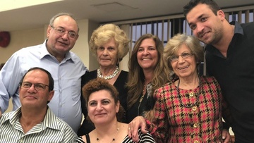 Οι Συμιακοί έκοψαν τη Βασιλόπιτά τους στην Αμερική