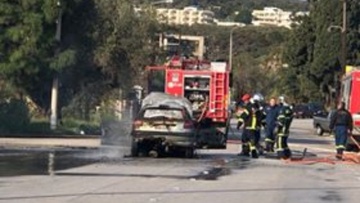 Ρόδος: Αυτοκίνητο προσέκρουσε σε δέντρο και πήρε φωτιά