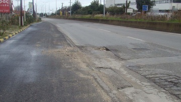 Μηνύσεις για τις λακκούβες στη Ρόδο