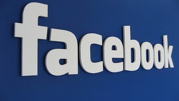Του χάκαραν το facebook και ζήτησαν από τη σύντροφο του γυμνές φωτογραφίες