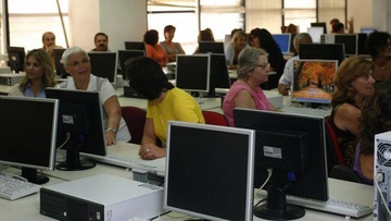 Πρωταθλήτρια στην ΕΕ  η Ελλάδα στη μείωση μισθών