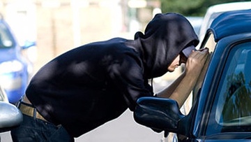 Συνελήφθη 15χρονος στη Ρόδο για διαρρήξεις αυτοκινήτων