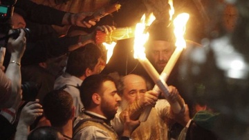 Σε Ρόδο και Κω αεροπορικώς θα έρθει και φέτος το Άγιο Φως