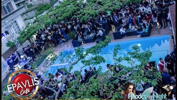Non stop party στο Epavlis Cafe