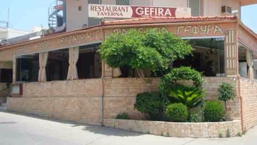 Σούβλα, κοκορέτσι  και κοντοσούβλι  στη “Γέφυρα”  της Παστίδας