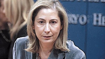Ο Βασίλης Παπανικόλας τους λυπάται!