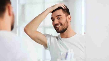 Η συνήθεια στο ντους  που μπορεί να σας προκαλεί τριχόπτωση