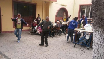 Γεύμα αγάπης από τον «Μιμάκο»