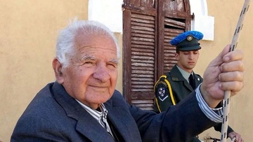 Συγκινητική παρουσία του τελευταίου Δωδεκανήσιου ιερολοχίτη, του 93χρονου Γ. Λιναρδή, στη Σύμη