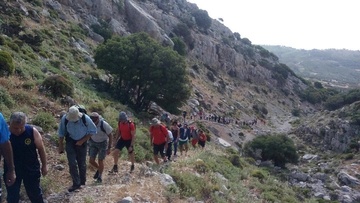 Πάνω από 200 πεζοπόροι συμμετείχαν στην 3η ανάβαση - κατάβαση Αταβύρου (φωτορεπορτάζ)