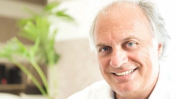 Ντίνος Κωνσταντινίδης: Ένας Έλληνας στην ελίτ της παγκόσμιας χειρουργικής