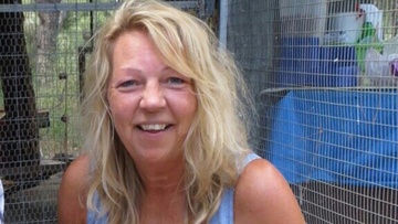 Η Άντρεα, η Γερμανίδα  που στήνει παγίδες στις γάτες της Ρόδου  και τις δίνει για στείρωση