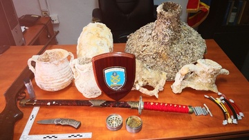 Κατάσχεση όπλων, εκρηκτικών μηχανισμών, αμφορέων και ναρκωτικών στην Κάλυμνο!