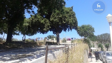 Μπουγάδα στα τείχη της Τάφρου στην Παλιά Πόλη, άπλωσαν και πάλι ομάδες ΡΟΜΑ