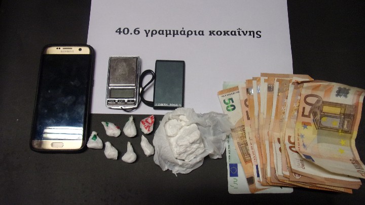 Χειροπέδες σε 42χρονο που κυκλοφορούσε με κοκαΐνη, ζυγαριά και 1000 ευρώ στην τσέπη! 