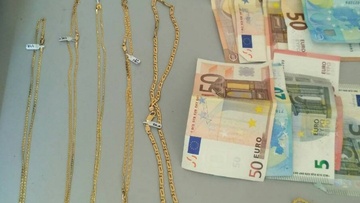 Συνελήφθησαν δύο τσιγγάνες επειδή έκλεψαν χρυσαφικά
